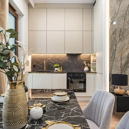 Wiszace Ogrody Premium High Level Apartment